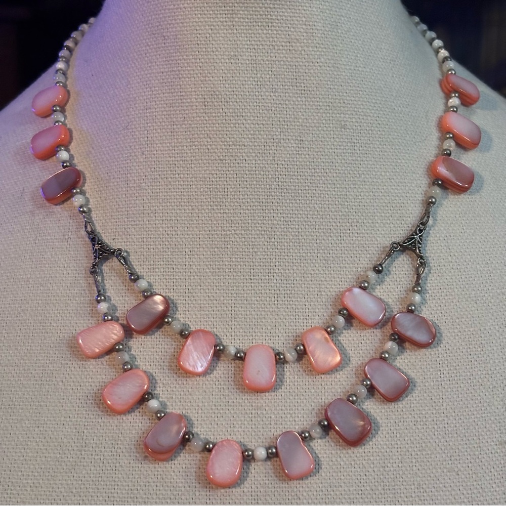 🌼VTG Two-Tier Pink Dyed MOP Necklace